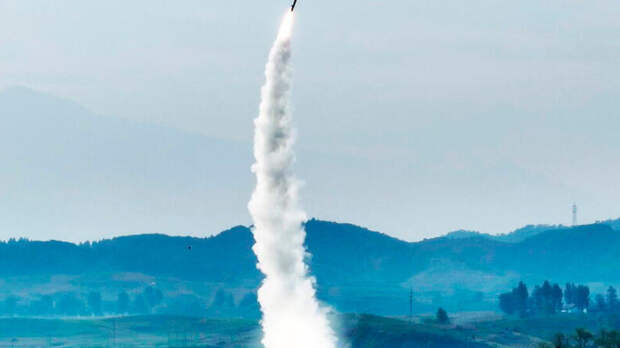 КНДР провела испытания тактической баллистической ракеты