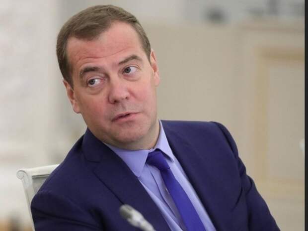Путин наградил Медведева орденом "За услуги перед Отечеством"