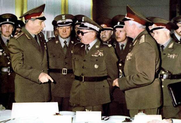 Сломанный «Щит»: загадка смерти министров обороны стран-союзников СССР