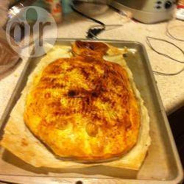 Фото рецепта: Пирог из слоеного теста с рыбой