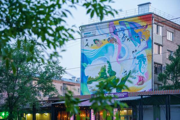 Мурал в городе