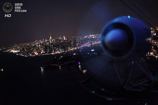 США. Нью-Йорк. 13 сентября 2009 года. Нижний Манхэттен, вид с дирижабля DIRECTV. (Mario Tama/Getty Images)