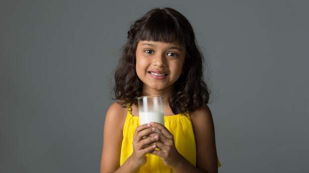 Специалисты предупреждают: мы не должны полагать, что альтернативы заменят детям натуральное молоко