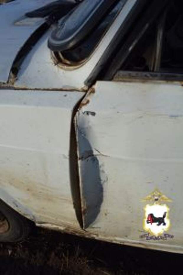 В Братском районе задержали троих угонщиков, разбивших машину топором