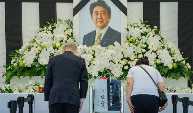В Токио завершились государственные похороны экс-премьера страны Синдзо Абэ