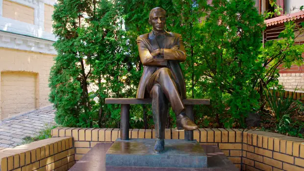 Депутаты Киевского горсовета предложили снести памятники Александру Пушкину и Михаилу Булгакову