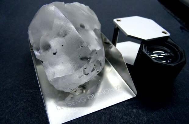 Стоимость добытого алмаза в форме бантика может превышать 10 млн рублей