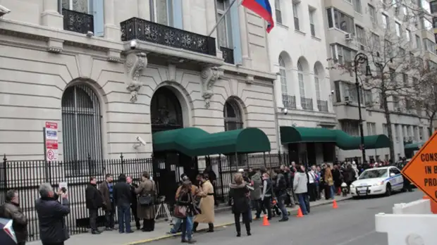 Генконсульство РФ в Нью-Йорке перешло на режим жесточайшей экономии