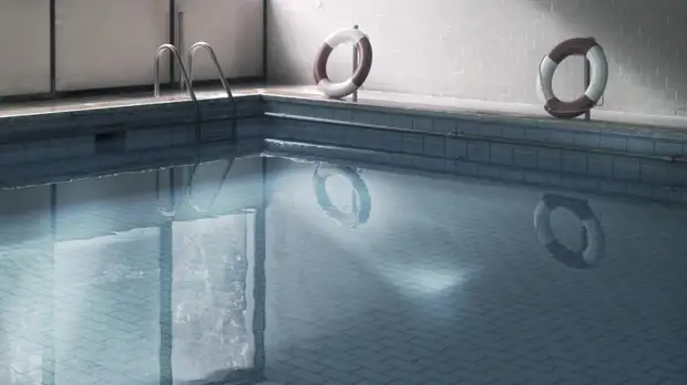 Медики спасли захлебнувшегося в бассейне на Петергофском шоссе ребёнка