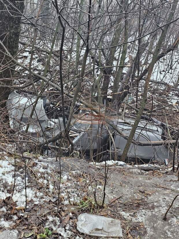 Макеевка, Ханженково, район ХЗДП, несколько дней назад улетели в овраг 2 машины