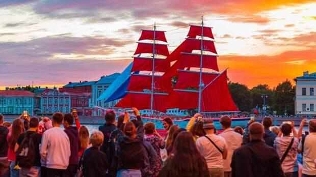 Центр Санкт-Петербурга и набережную Невы закрыли для проезда из-за "Алых парусов": где действуют ограничения