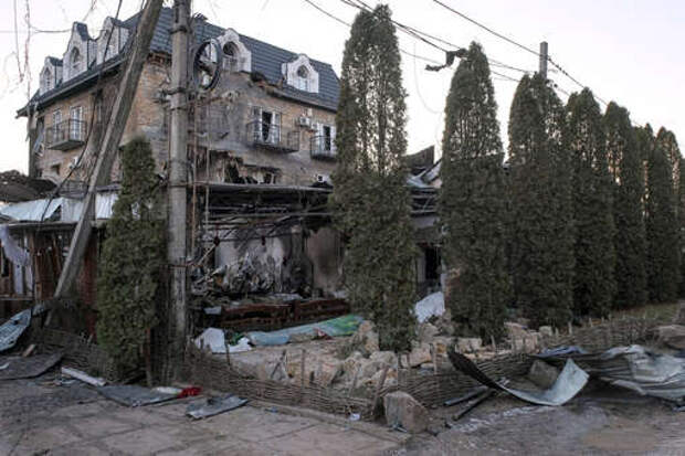 Жители Хорлов создали стихийный мемориал на месте атаки ВСУ