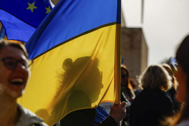 Политолог Журавлев предсказал демографический и экономический кризисы на Украине