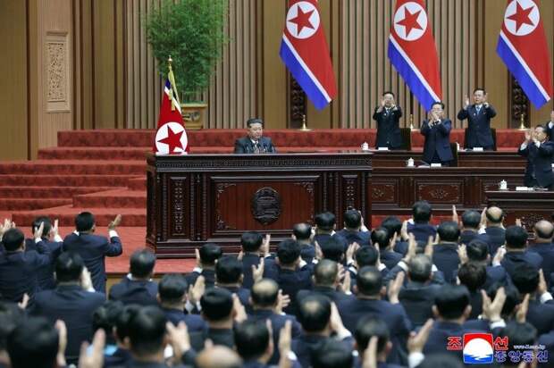 Ким Чен Ын официально объявил Южную Корею враждебным государством