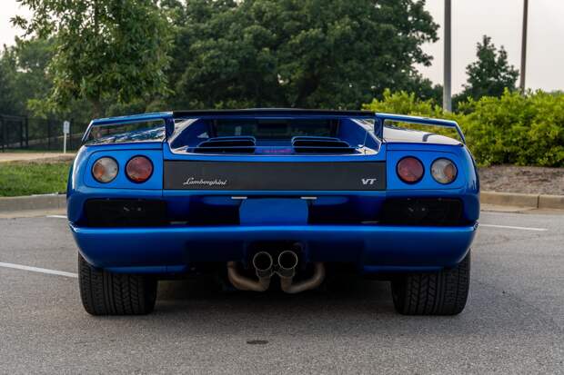 Lamborghini Diablo VT 2001 года выпуска в цвете Monterey Blue