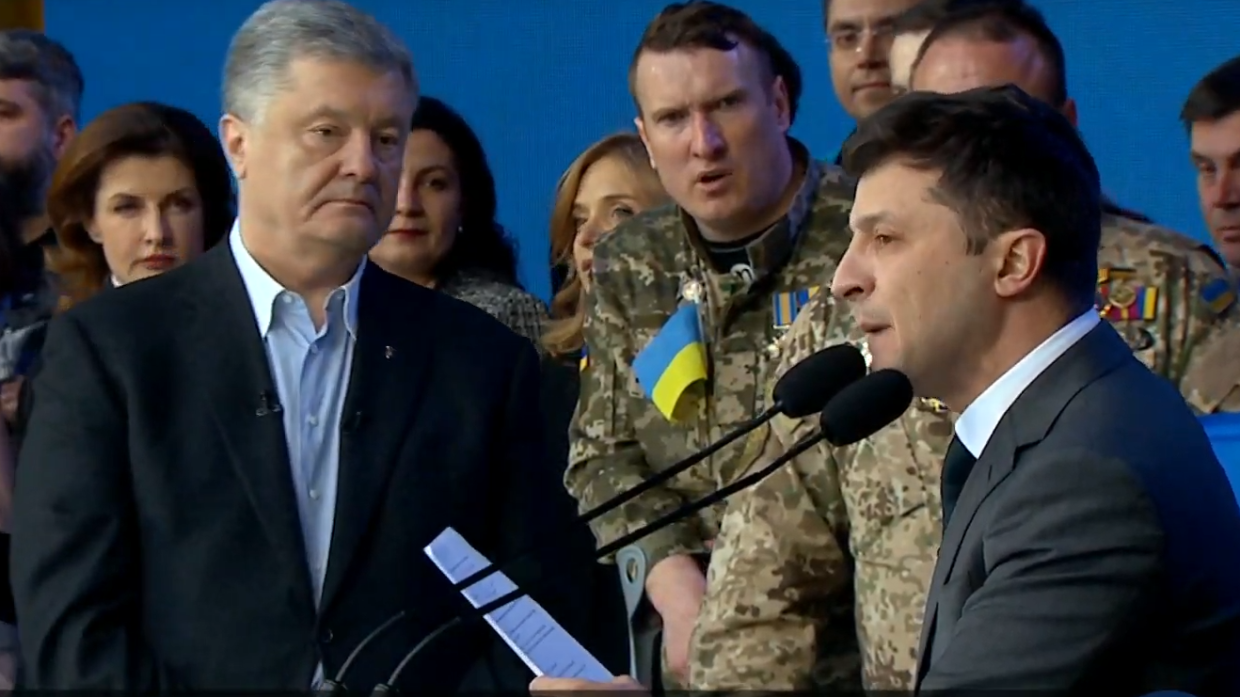 Порошенко обвинили в контрабанде 42 картин из украинских музеев