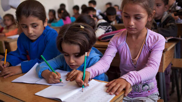 Учим русский язык! С чего начинается Родина? С русских учебников и тетрадок!