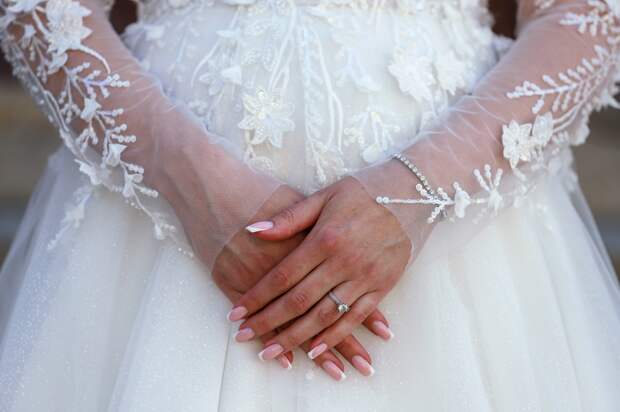 Обруганная за деталь в образе невеста задала новый тренд