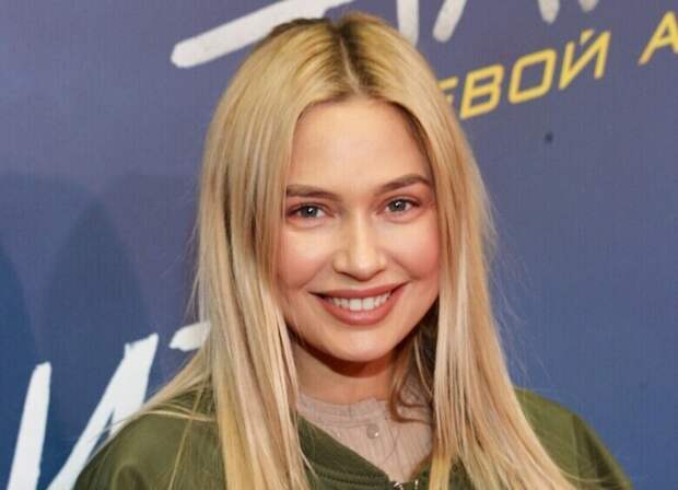 Рудова показала фигуру в топе и засыпала себя комплиментами