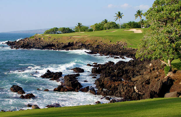 The scariest tee shot in the world is at Mauna Kea Golf Course