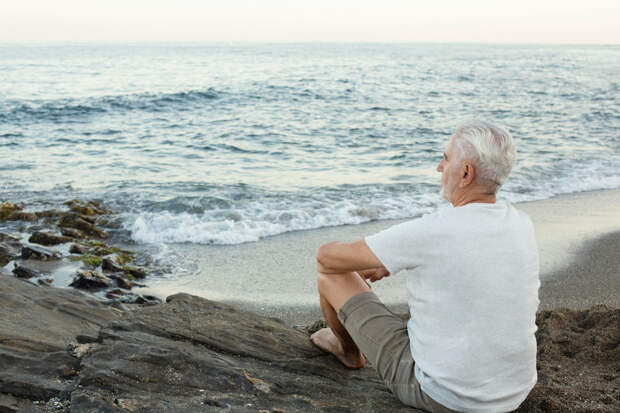"Ейский Робинзон": Пенсионер в одиночку отправился жить на остров в Азовском море. Что из этого вышло?