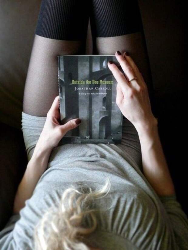 Красивые девушки любят читать