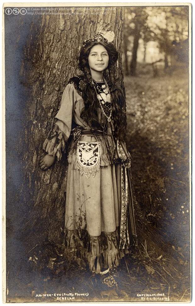 Североамериканская индианка (индеанка) из ирокезского племени сенека. Фото