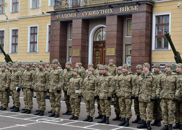 В украинские офицерские училища не могут набрать курсантов – половина аудиторий пусты