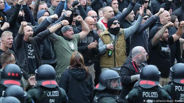 В Хемнице за нападение на мигрантов задержана банда националистов