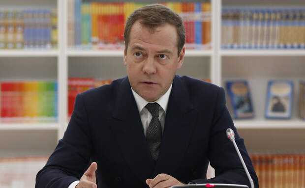 Приехали: Медведев объявил о повышении пенсионного возраста