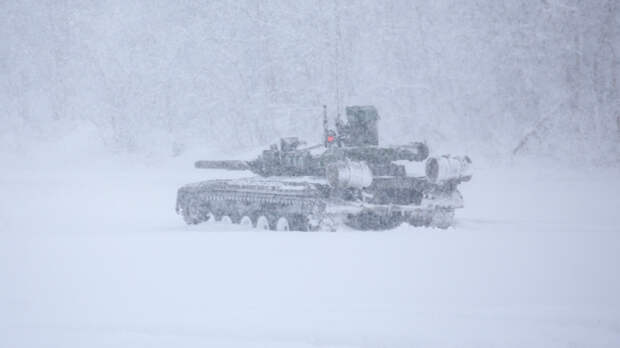 Танки Т-80БВМ уничтожили минометные расчеты ВСУ. Лучшее видео из зоны СВО