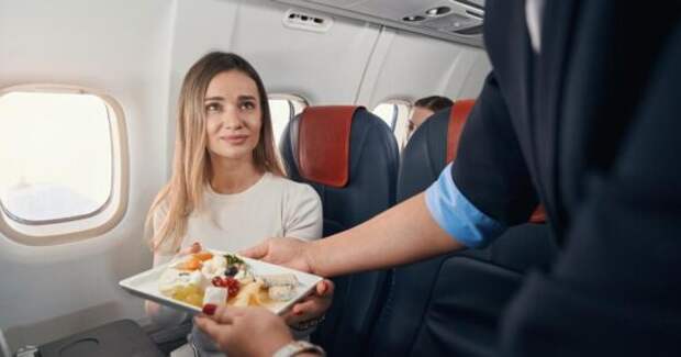 Не ешьте это в самолете: какой вкус на высоте покажется отвратительным