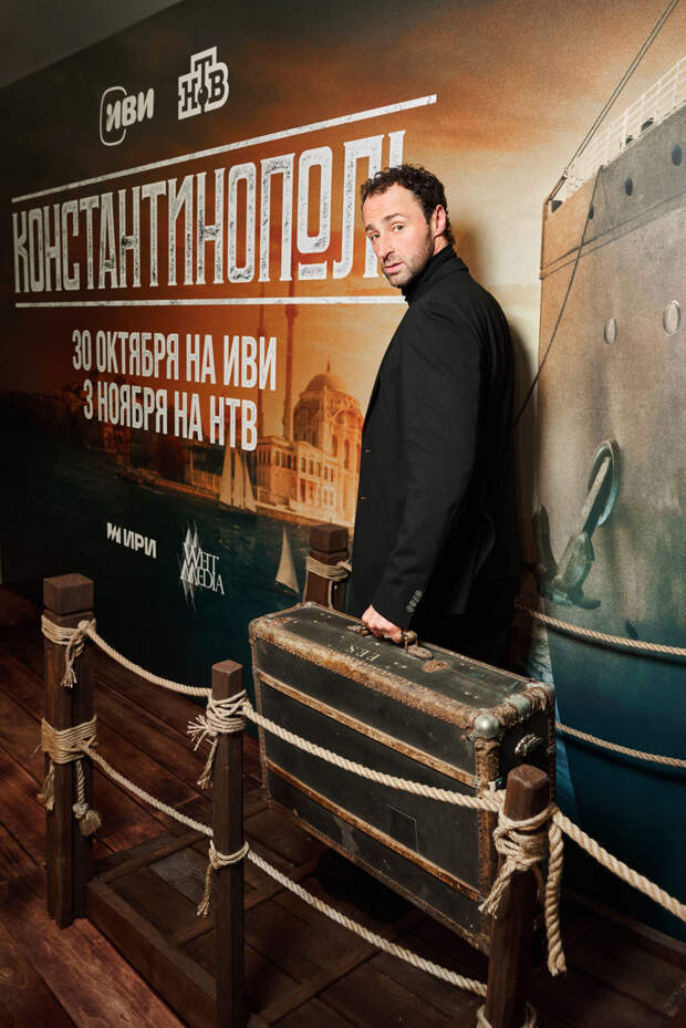 Изгои: Амалия Мордвинова, Александр Устюгов и Евгения Ахременко Изгои: Амалия Мордвинова, Александр Устюгов и Евгения Ахременко