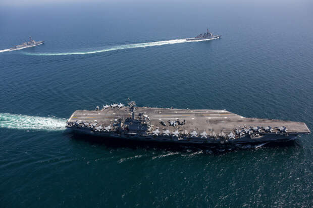 Иранский БПЛА вновь совершил полет вблизи авианосца США в водах Аравийского моря