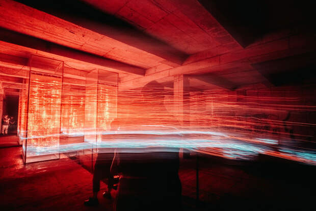 Инсталляция REFRACTIONS.4