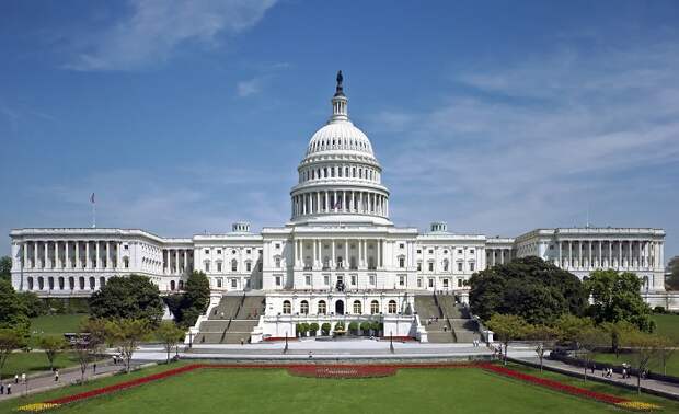 В сентябре 1793 г. Джордж Вашингтон заложил первый камень в основание Капитолия (Вашингтон, США). | Фото: ru.wikipedia.org.