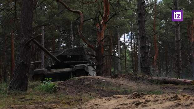 Экипажи Т-90 уничтожили катер и две позиции ВСУ в разрушенных домах