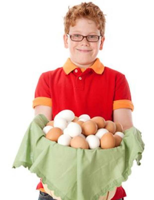 Купить яйцо детям. Яйца маленьких мальчиков. Яйцо для детей. Малыш в яйце. Яйца детей мальчиков 10 лет.