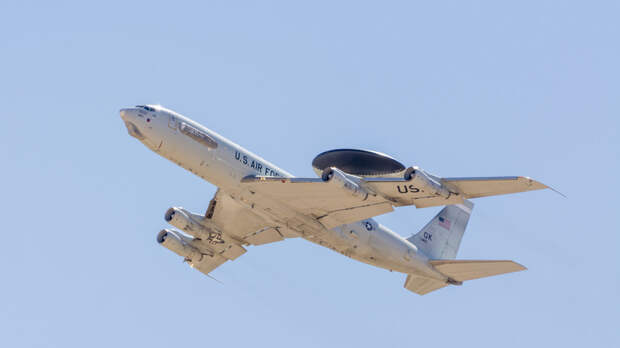 WSJ: самолёт США E-3 Sentry повреждён при атаке на базу в Саудовской Аравии