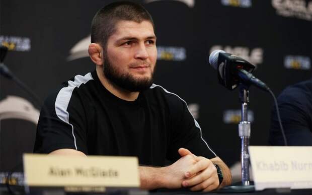 Хабиб — о фото с составом «Сити»: «Сказал, что не пустил бы их в зал в розовом. Они не догнали, что я не шутил»