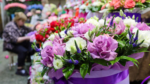 Мошенники крадут деньги под видом доставки цветов от "поклонников"