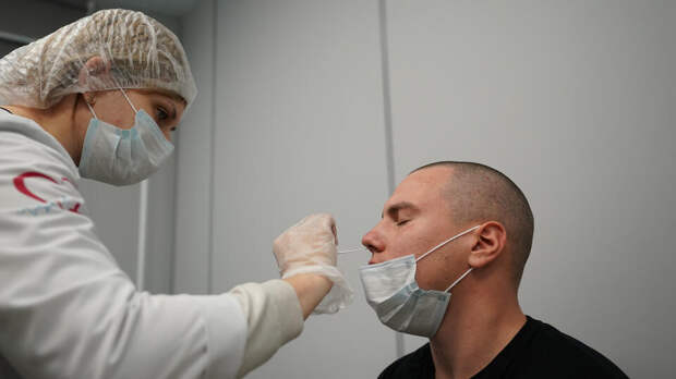 Иммунолог предупредил об апрельском пике нового штамма COVID "Стратус"