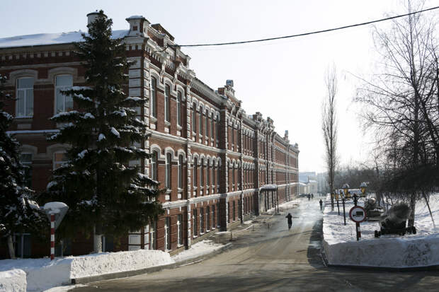 Погром в Вольской академии: Кризис военного образования в России