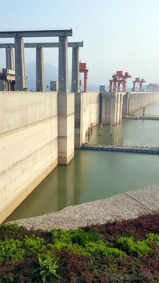 Самая высокая дамба. ГЭС три ущелья Китай. Плотина 3 ущелья. Самый большой плотина в мире. Самая большая дамба в мире.