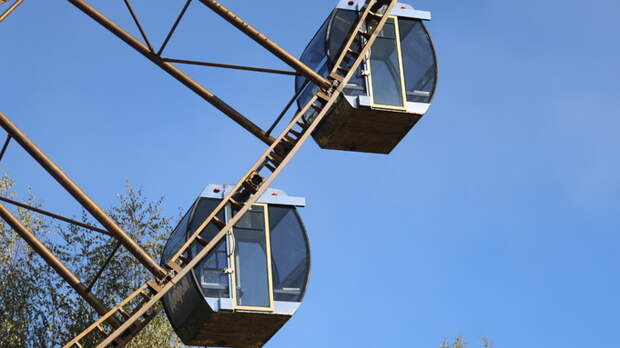 В парке "Арлекино" в Барнауле заработало новое колесо обозрения