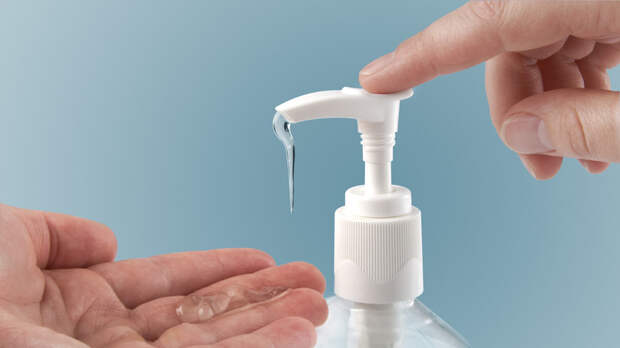 Врач Бережанский посоветовал не злоупотреблять антисептиками