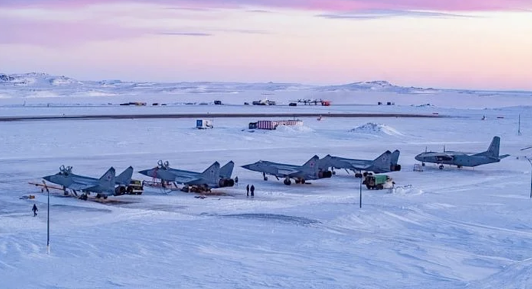 МиГ-31БМ ВМФ России на авиабазе Рогачево.  Изображение Military watch