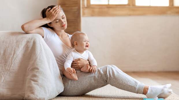 Психолог Семененко: материнское выгорание после родов может вызвать депрессию