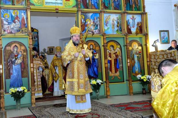 Епископ Серафим возглавил престольное торжество в Свято-Никольском храме в Телуше.