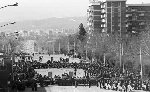 «Людей били палками, камнями, железными прутьями»: Кровавой русофобии 90-х годов в Средней Азии пора дать адекватную оценку